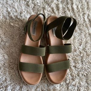 Olive green Steve Madden sandals! Size 8.5 womens!